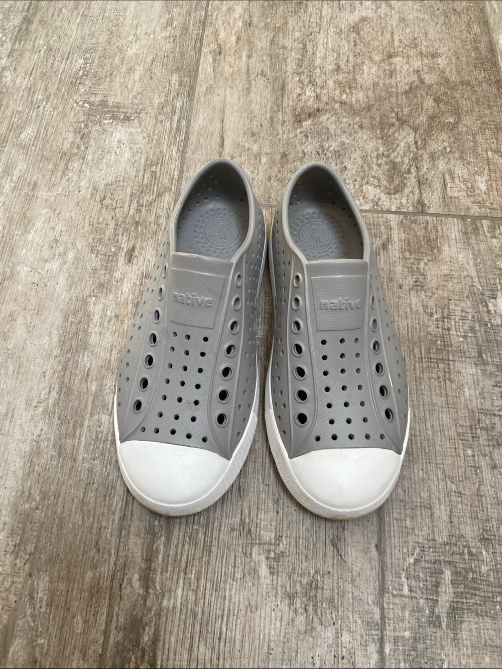 Native Water Shoes Jefferson Slip-On in Gray with White Toe Men’s 4, w size 6